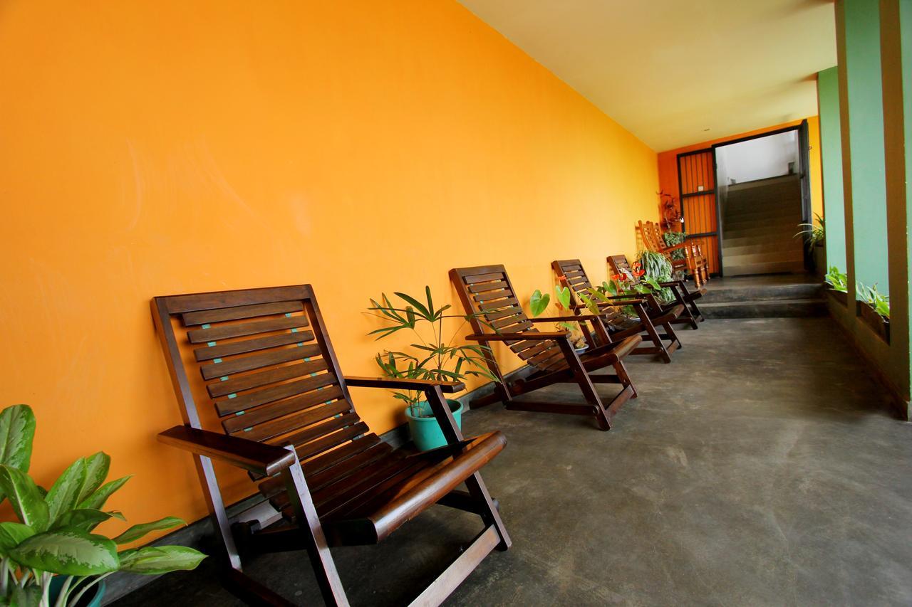 Awinco Rest Inn Хапутале Екстериор снимка