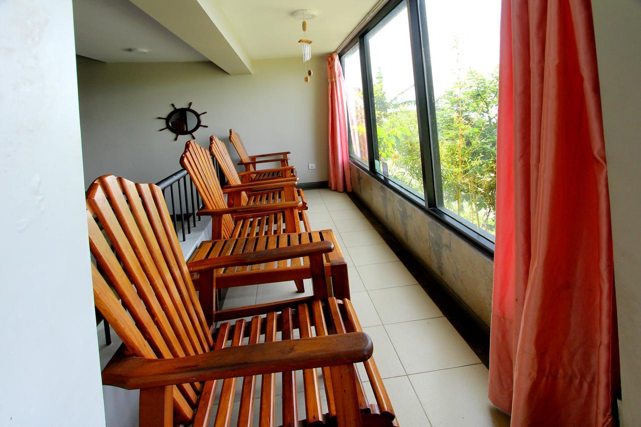 Awinco Rest Inn Хапутале Екстериор снимка