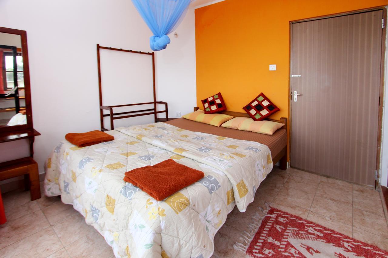 Awinco Rest Inn Хапутале Стая снимка