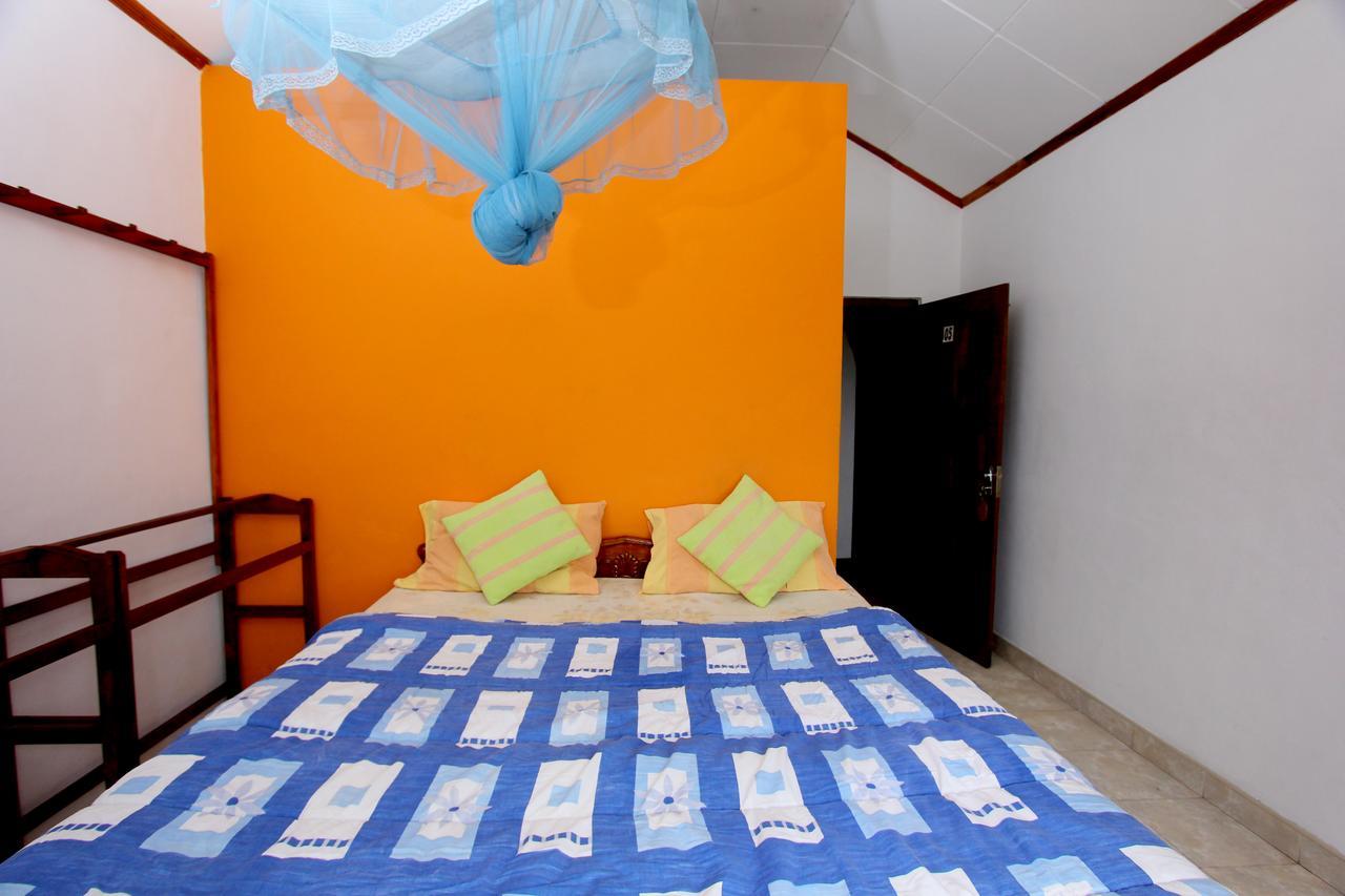 Awinco Rest Inn Хапутале Стая снимка