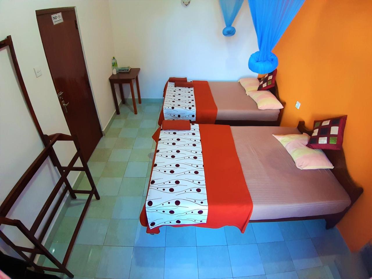 Awinco Rest Inn Хапутале Екстериор снимка