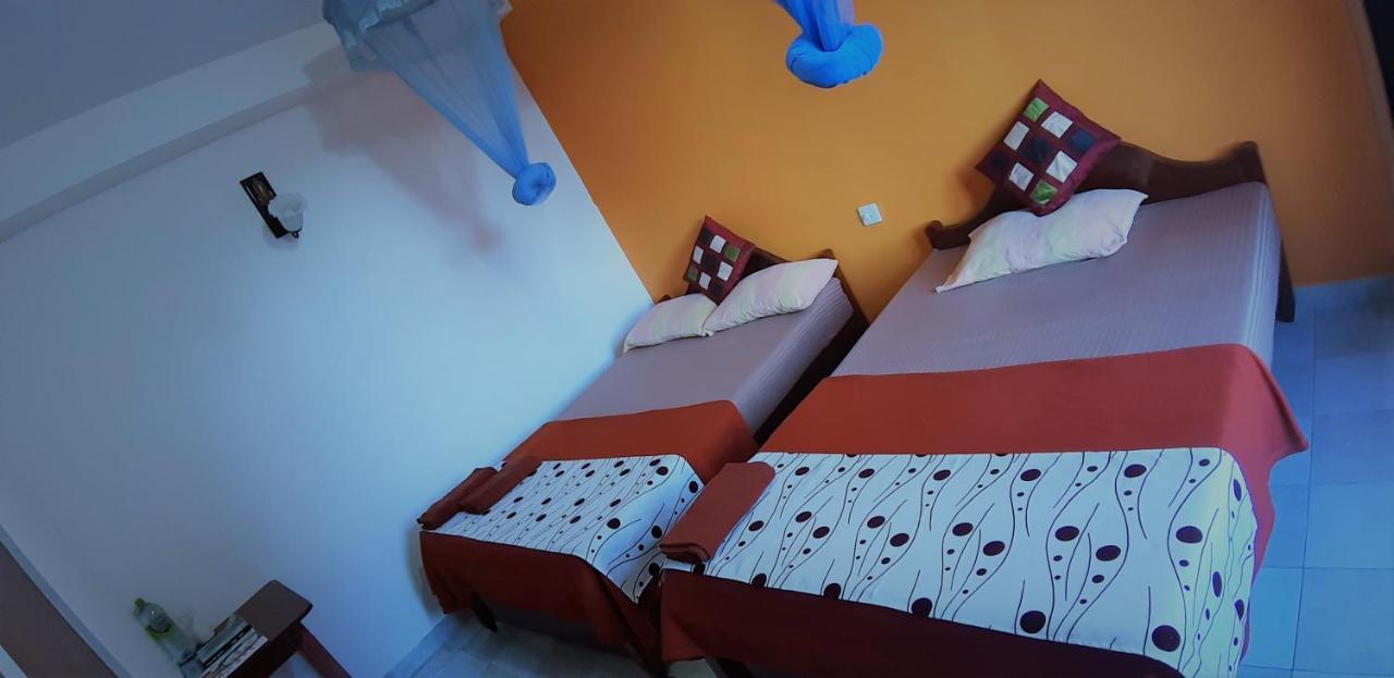 Awinco Rest Inn Хапутале Екстериор снимка