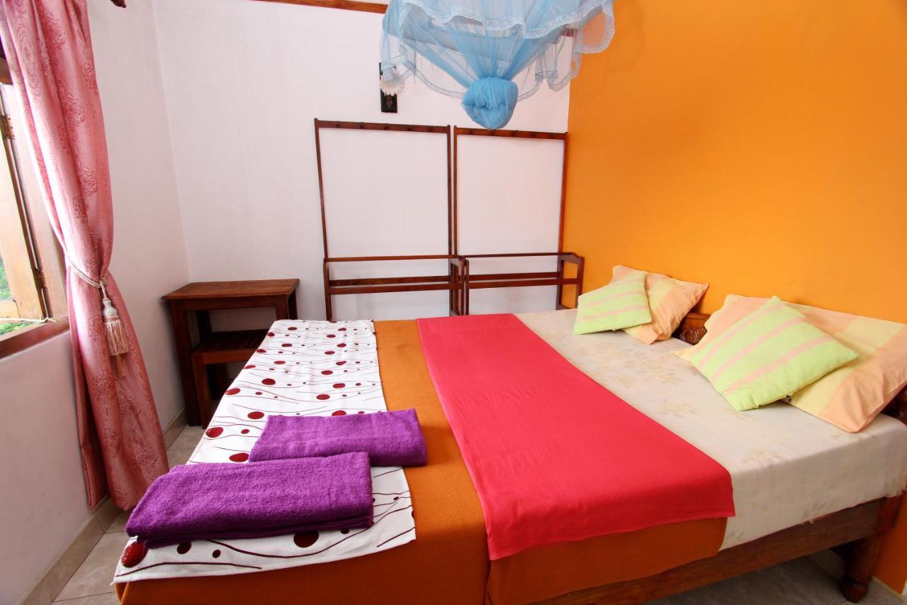 Awinco Rest Inn Хапутале Стая снимка