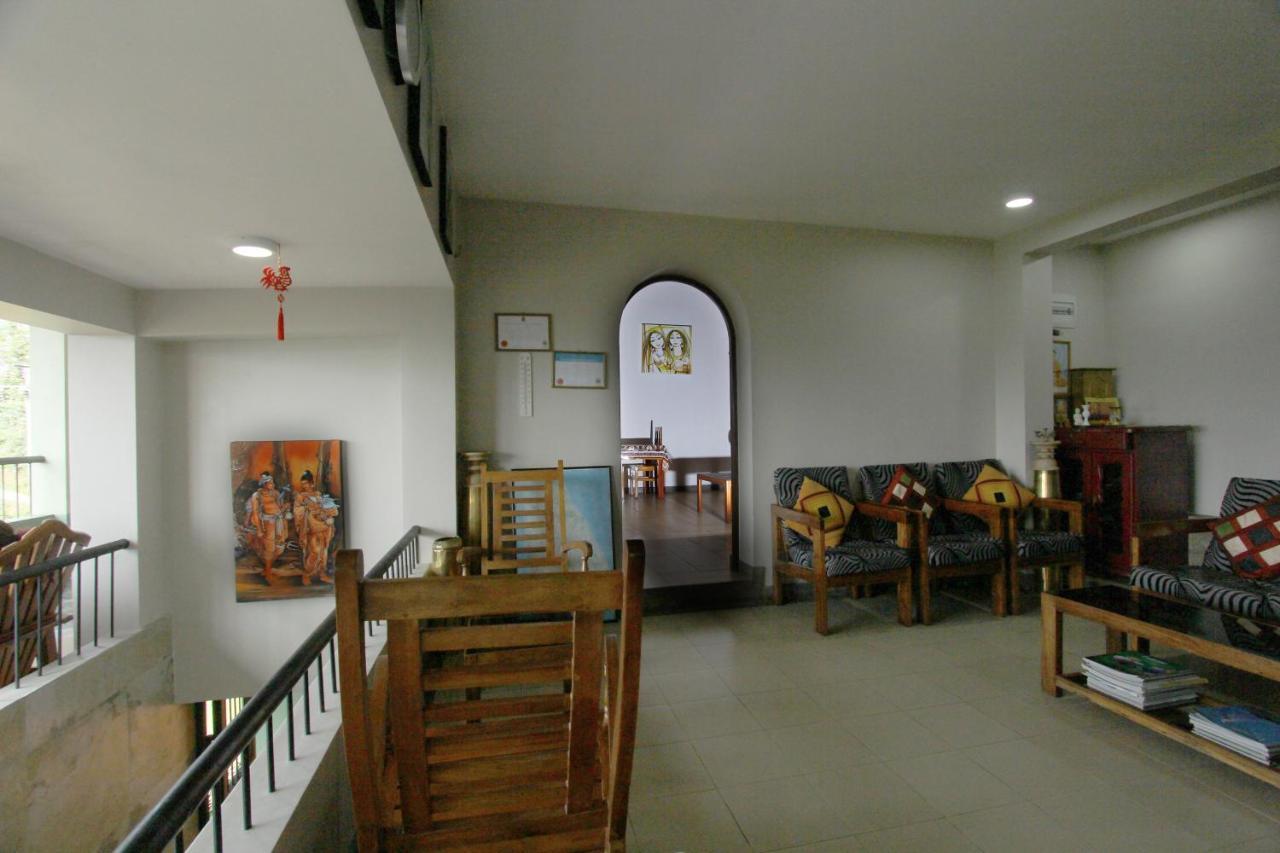 Awinco Rest Inn Хапутале Стая снимка